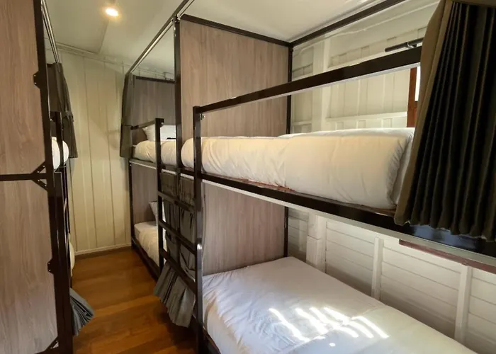 Green Cabin Hostel *