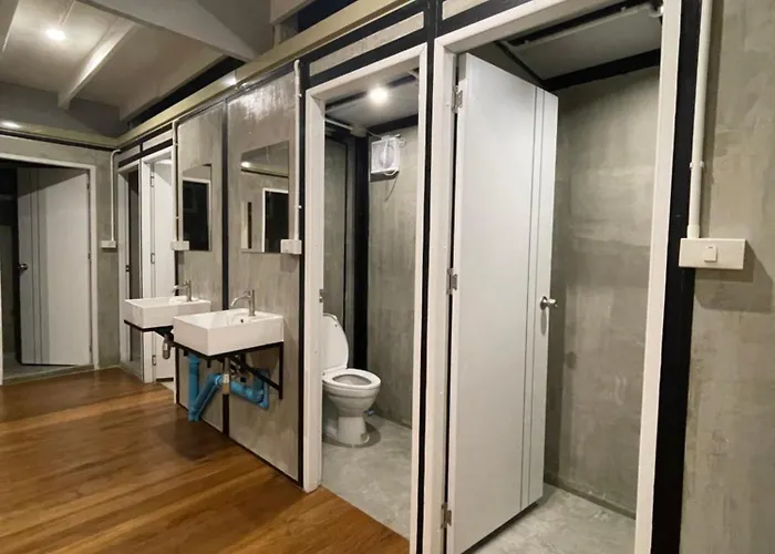 Green Cabin Hostel *