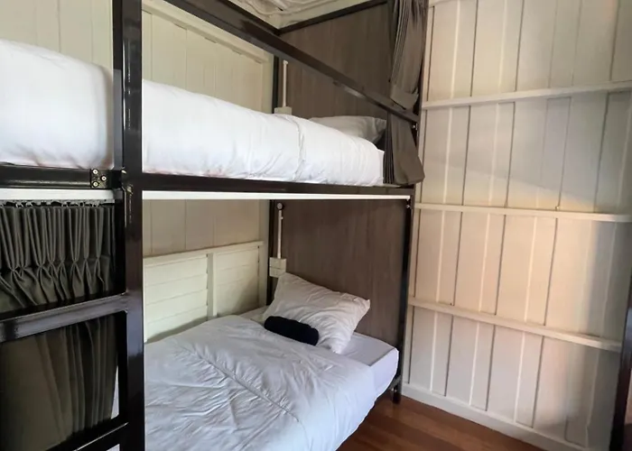 Green Cabin Hostel * 방콕