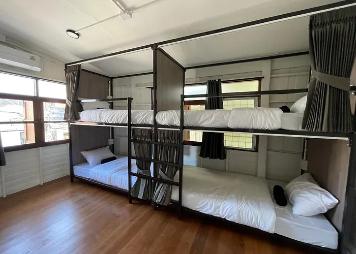 Green Cabin Hostel * 방콕