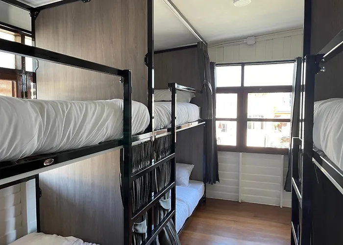 Green Cabin Hostel *