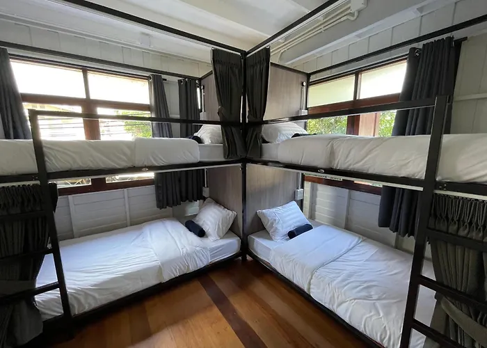 Green Cabin Hostel *