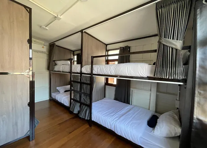Green Cabin Hostel * 방콕