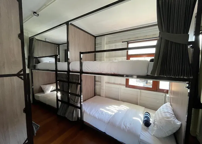 Green Cabin Hostel * 방콕